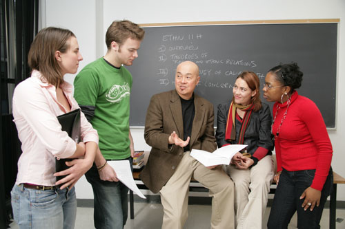 Honors students and instructor in conversation